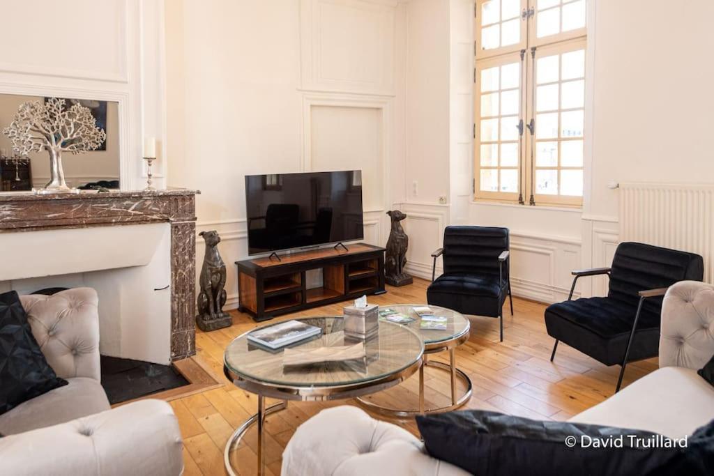 Suites Mana - Matahina Avec Vue Superbe Sur La Place Ducale Et Parking Prive Inclus Charleville-Mézières Eksteriør billede