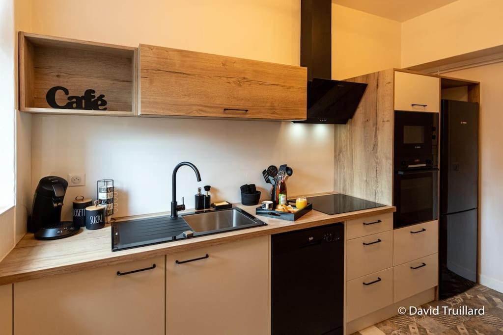 Suites Mana - Matahina Avec Vue Superbe Sur La Place Ducale Et Parking Prive Inclus Charleville-Mézières Eksteriør billede