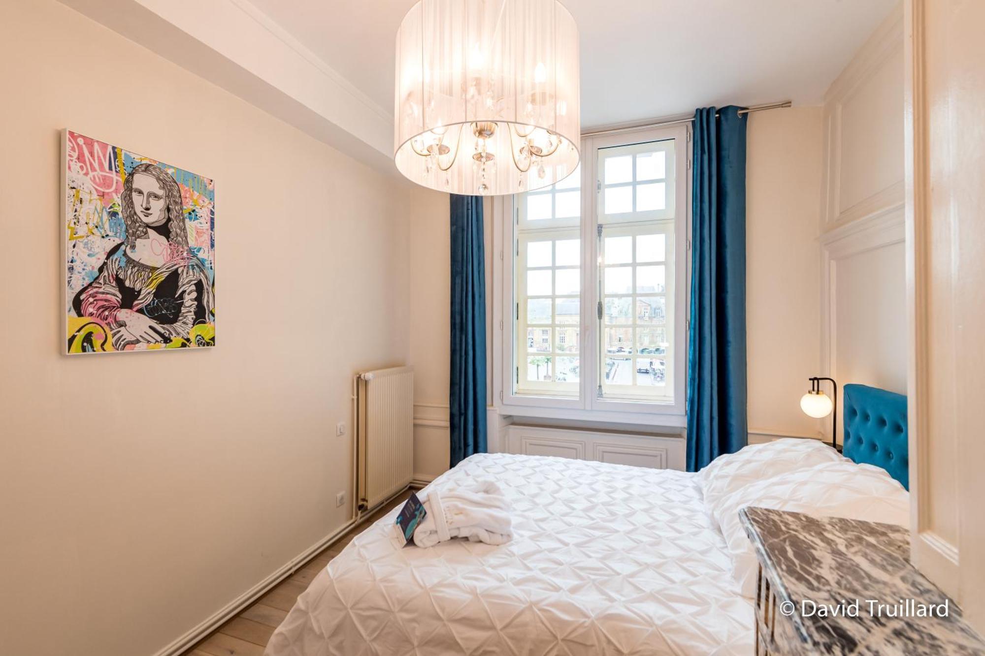 Suites Mana - Matahina Avec Vue Superbe Sur La Place Ducale Et Parking Prive Inclus Charleville-Mézières Eksteriør billede