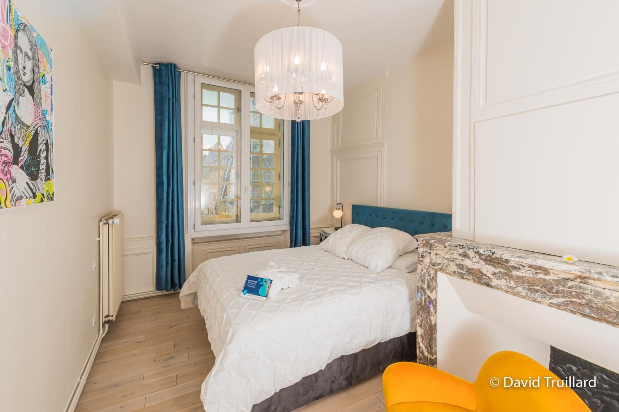 Suites Mana - Matahina Avec Vue Superbe Sur La Place Ducale Et Parking Prive Inclus Charleville-Mézières Eksteriør billede