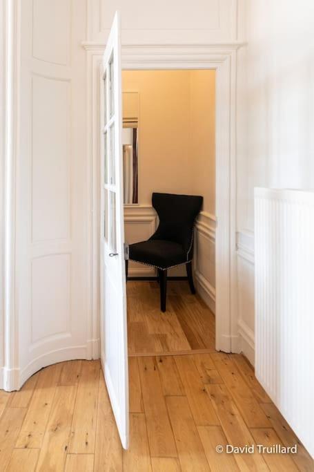 Suites Mana - Matahina Avec Vue Superbe Sur La Place Ducale Et Parking Prive Inclus Charleville-Mézières Eksteriør billede