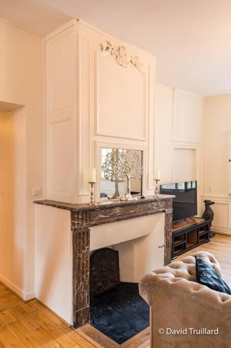 Suites Mana - Matahina Avec Vue Superbe Sur La Place Ducale Et Parking Prive Inclus Charleville-Mézières Eksteriør billede