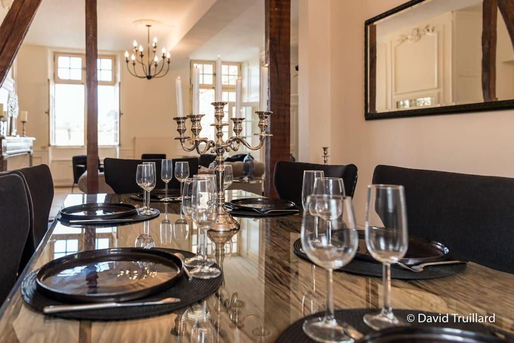 Suites Mana - Matahina Avec Vue Superbe Sur La Place Ducale Et Parking Prive Inclus Charleville-Mézières Eksteriør billede
